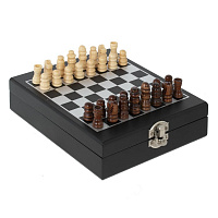 Шахматы и набор сомелье, 4 предм (штопор, пробка, кольцо, дозатор), L14,5 W17,5 H4,5 см оптом